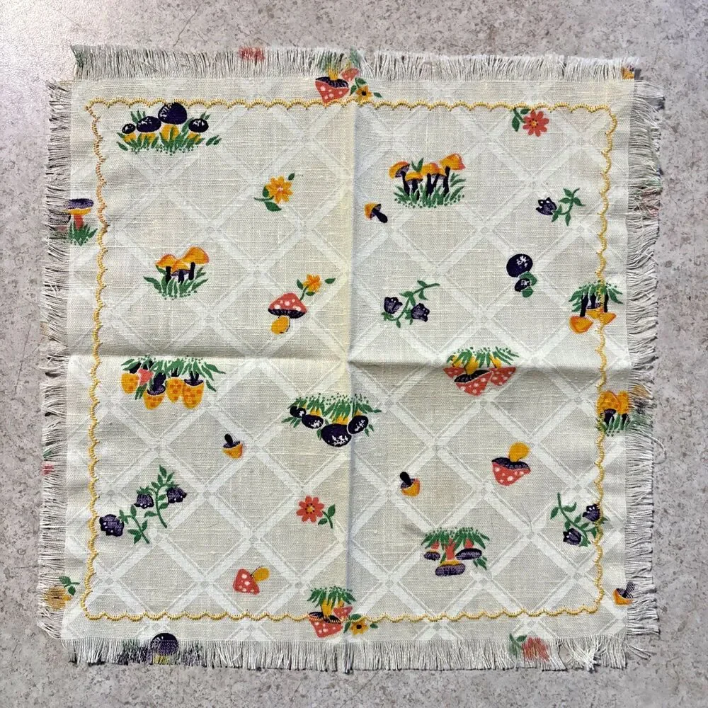 Vintage Mushrooms Flowers Cloth Napkin Set Of 4 Doily Doilies Embroidered Fringe